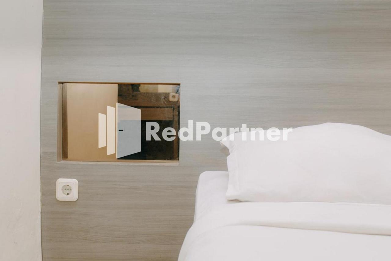 We Stay Residence Redpartner Surabaja Zewnętrze zdjęcie